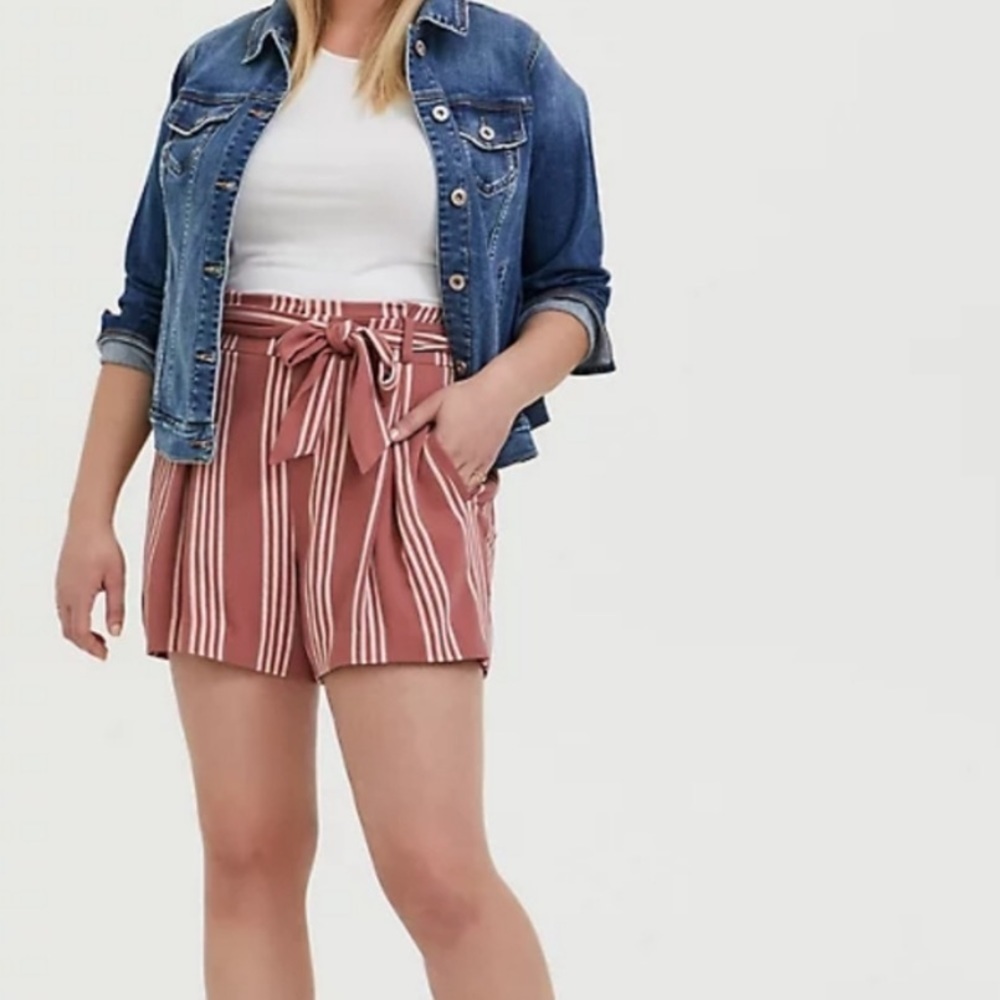 Crepe Mid Rise Tie Front Shorts